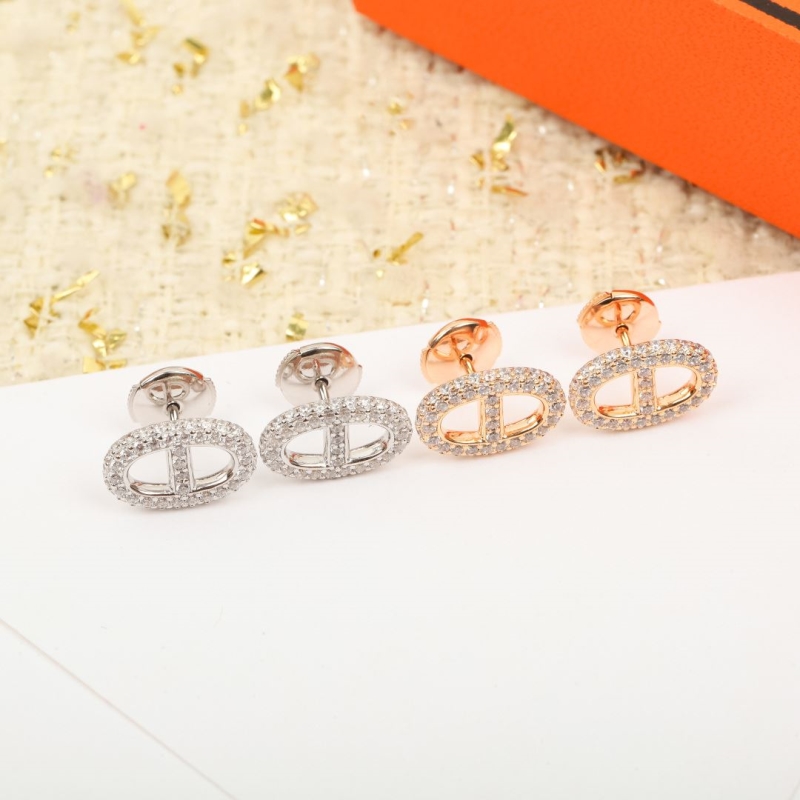 H**me5 earrings
